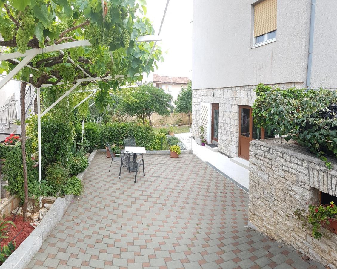 Apartments Ana And Vesna พูลา ภายนอก รูปภาพ