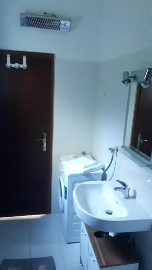 Apartments Ana And Vesna พูลา ภายนอก รูปภาพ