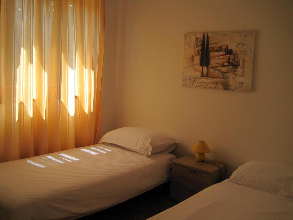 Apartments Ana And Vesna พูลา ภายนอก รูปภาพ