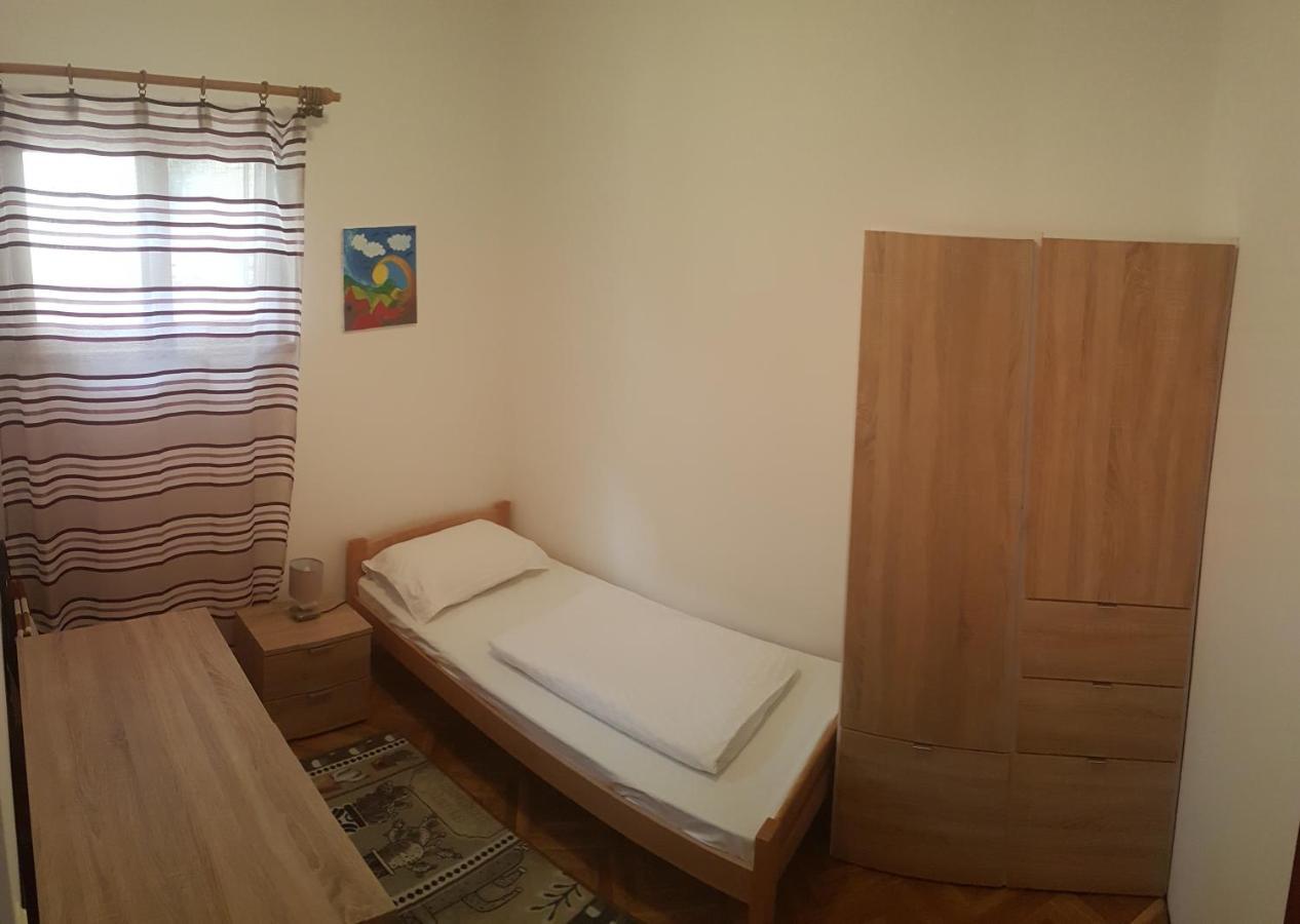 Apartments Ana And Vesna พูลา ภายนอก รูปภาพ