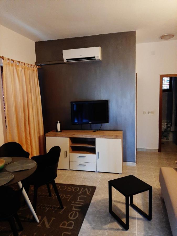 Apartments Ana And Vesna พูลา ภายนอก รูปภาพ