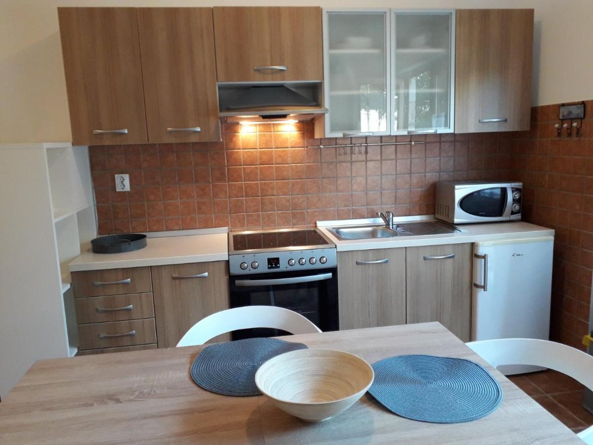 Apartments Ana And Vesna พูลา ภายนอก รูปภาพ