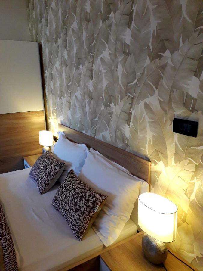 Apartments Ana And Vesna พูลา ภายนอก รูปภาพ